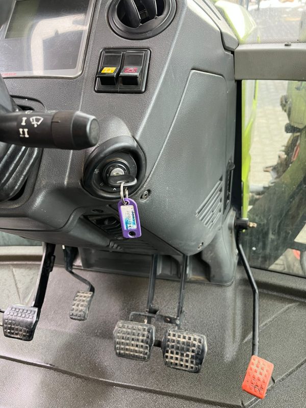 Tractor Claas AXOS 340 - Image 9