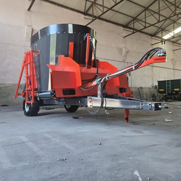 Remorca tehologica / Mixer furaje 6 m3