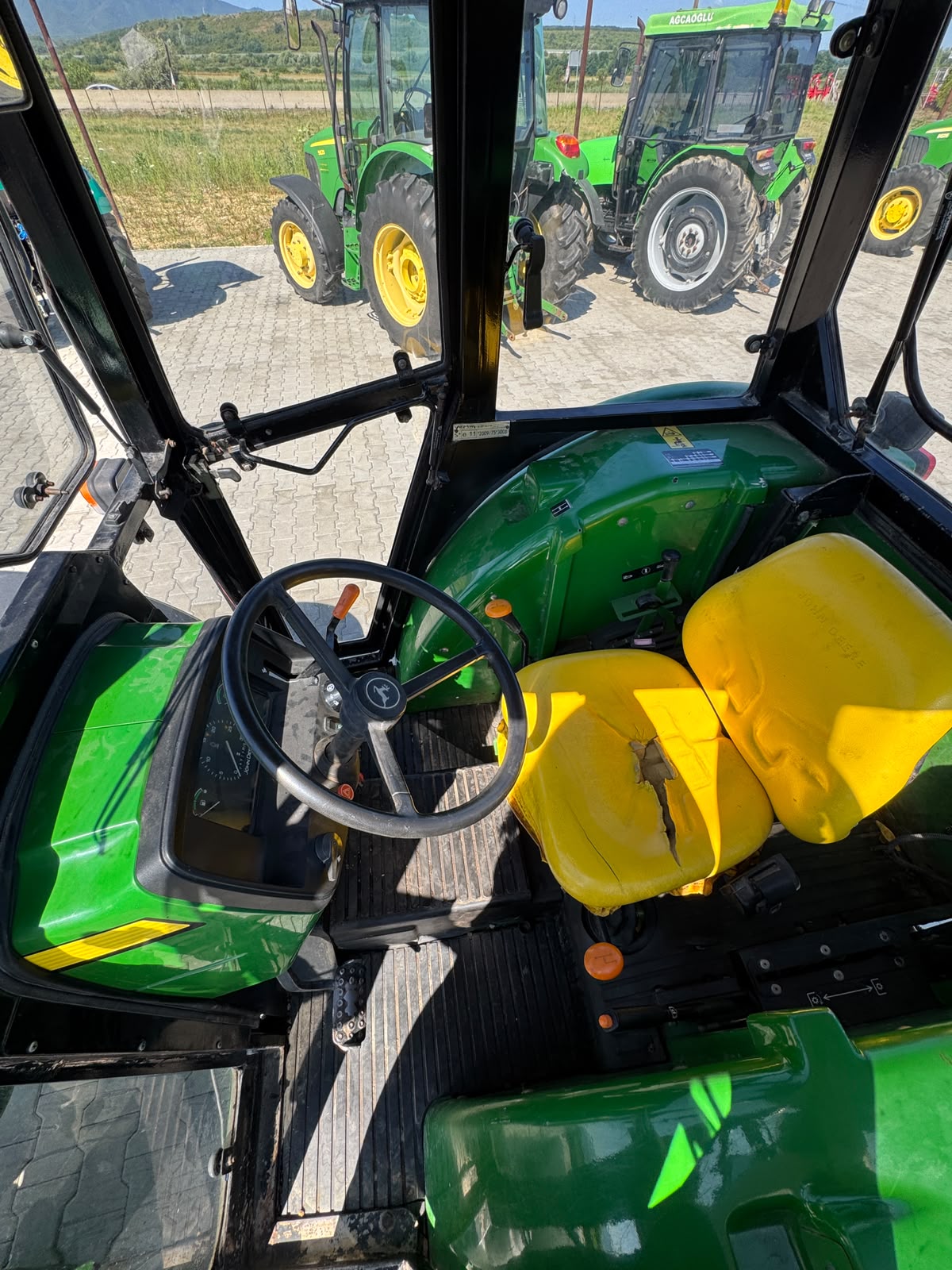Tractor John Deere 5065E - imagine 11