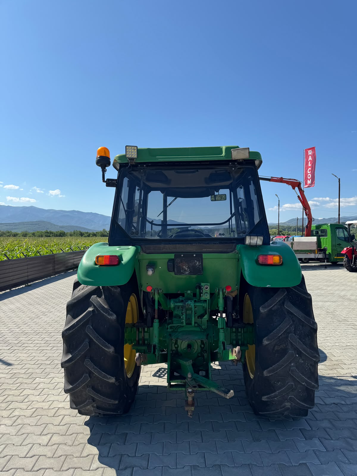 Tractor John Deere 5065E - imagine 9