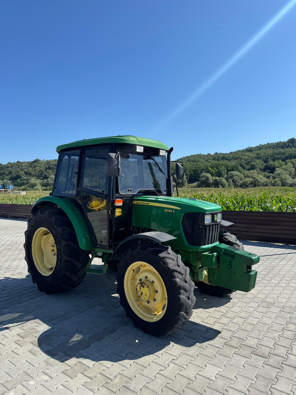 Tractor John Deere 5065E - imagine 6