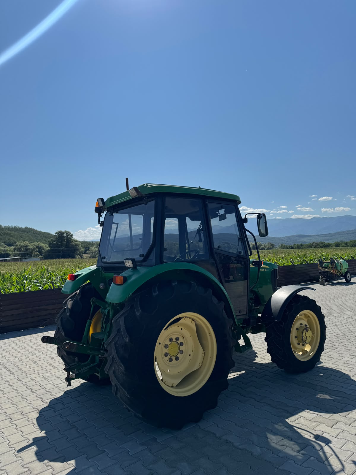 Tractor John Deere 5065E - imagine 2