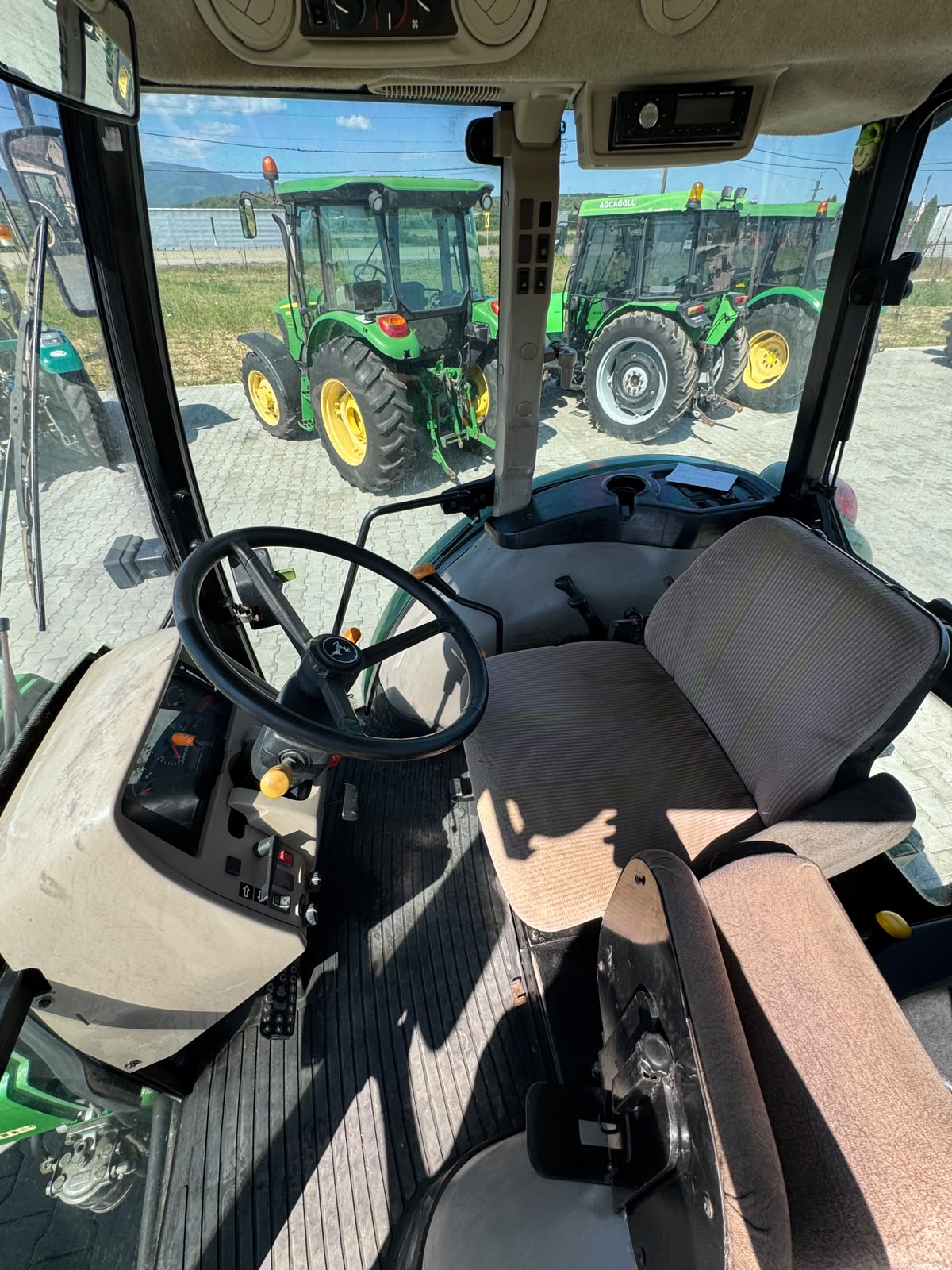 Tractor John Deere 5725 - imagine 9