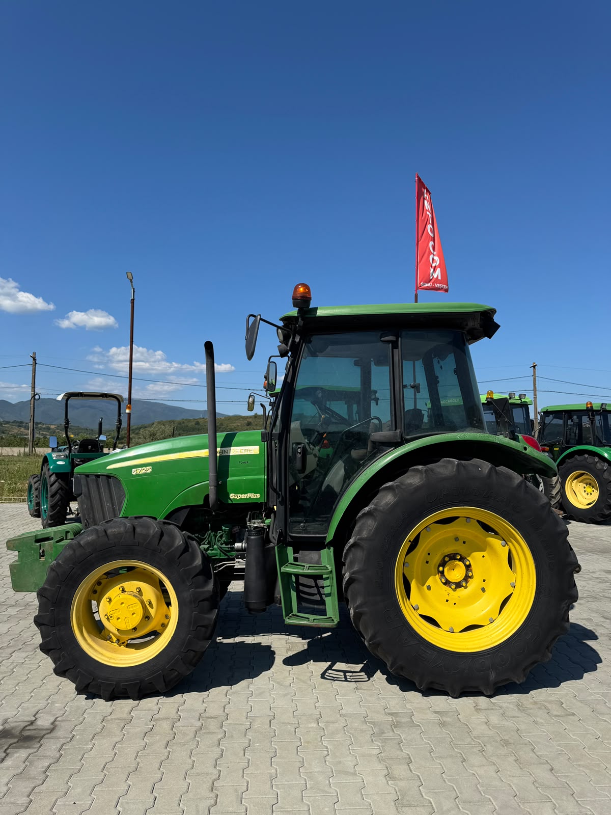 Tractor John Deere 5725 - imagine 2
